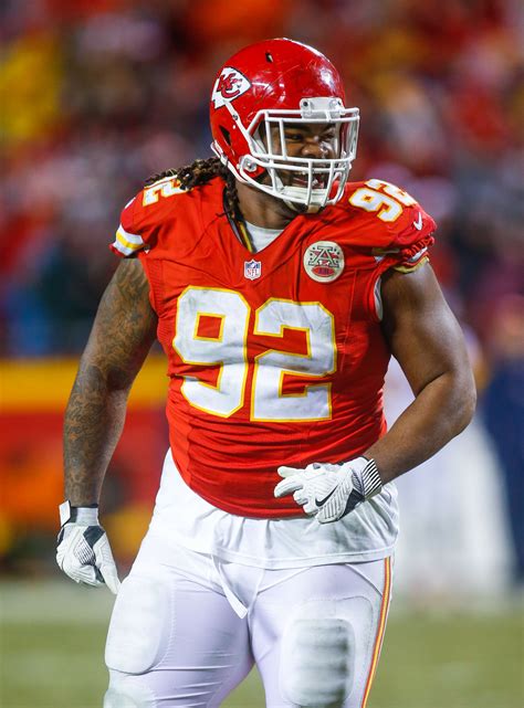 Dontari Poe opts to not sign with Dolphins