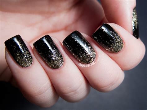 Party Perfect: Black and Gold Nail Art Ideas | Ongles à paillettes ...