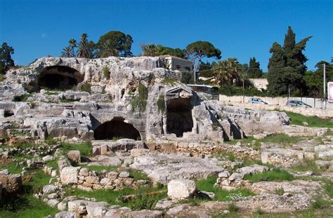 Visit Archimedes grave in the Archeological Park of Syracuse