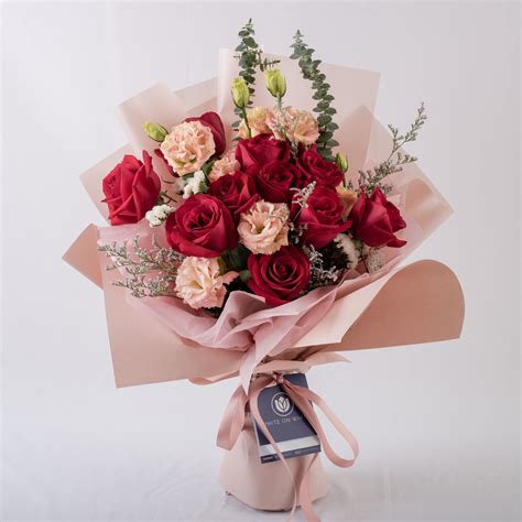 Red roses bouquet. Still as popular as ever! Flower Bookey, Small Flower Bouquet, Boquette ...