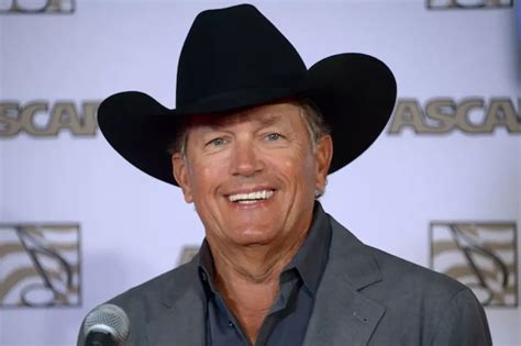 George Strait Wins Entertainer of the Year at 2013 CMA Awards