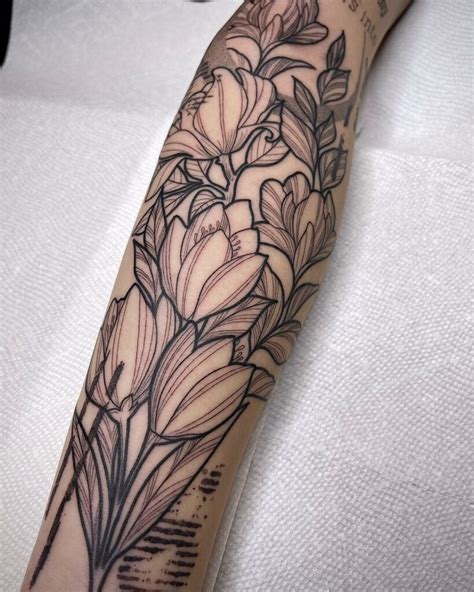 11+ Traditional Tattoo Flowers Ideas That Will Blow Your Mind!