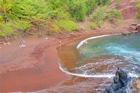 Red sand beach of Maui is Kaihalulu Beach 🌴 Danger?! Is it a dangerous ...