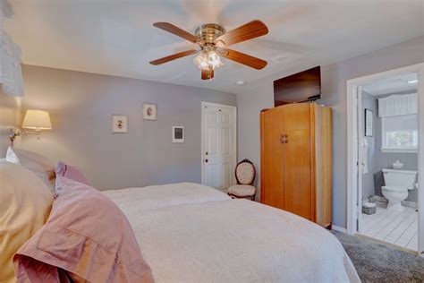 Comfortable and Cozy Rooms | Pelican Cove Inn