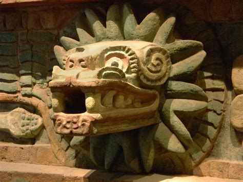 Quetzalcóatl es mucho más que una serpiente emplumada, es el rey del pop entre los dioses ...