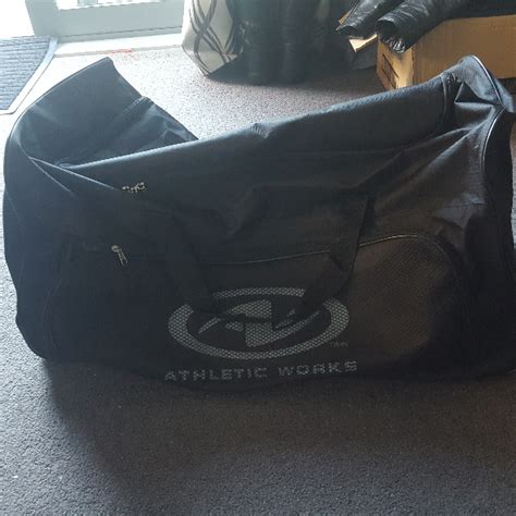 Large sports bag with wheels | Freestuff