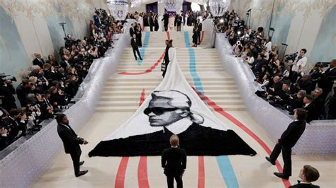 Met Gala stars pay tribute to Karl Lagerfeld | Euronews