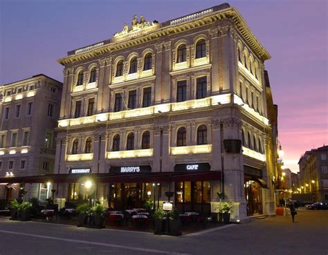 Grand Hotel Situato in Piazza Unità d'Italia, la piazza più maestosa di Trieste, affacciata sul ...