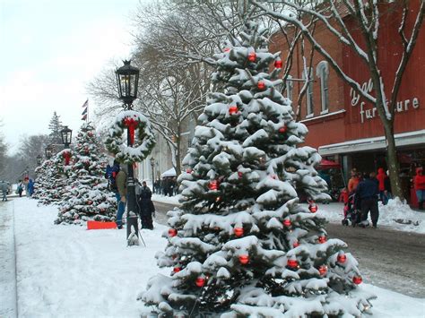 Holiday Charm Along Pennsylvania’s Main Streets | #PAGetaway