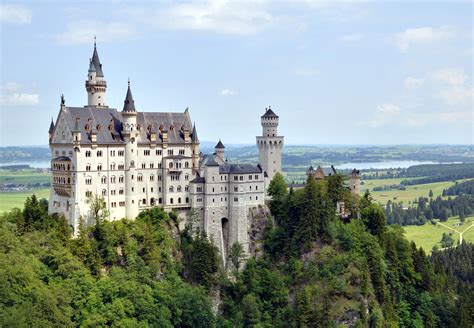 File:Hohenschwangau - Schloss Neuschwanstein1.jpg - Wikipedia, the free encyclopedia