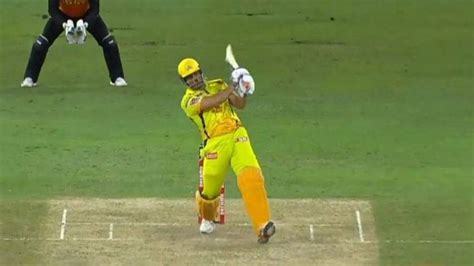 MS Dhoni six: Watch CSK captain smashes 102m six off SRH's T Natarajan ...