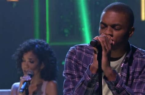 Vince Staples "Lemme Know" (ft. Jhené Aiko and the Roots) (live on 'Fallon') | Exclaim!