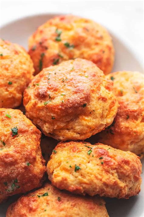 Red Lobster Cheddar Bay Biscuits | Creme De La Crumb