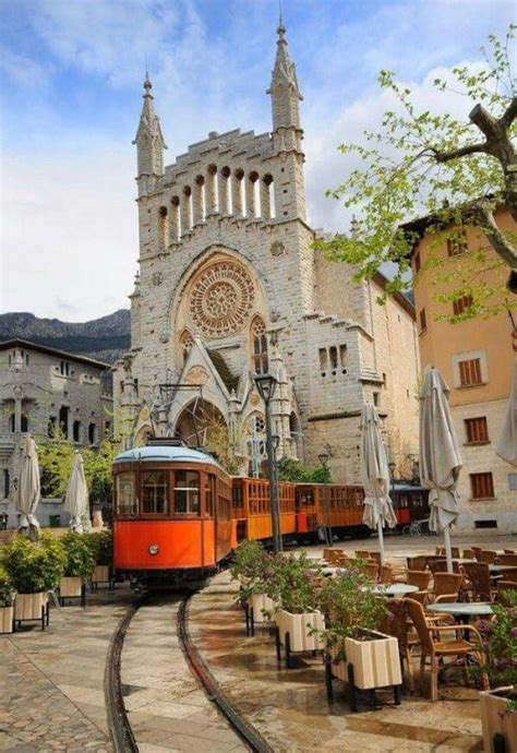 Soller, Mallorca Spanien. Den passenden Reisebegleiter findet ihr bei ...