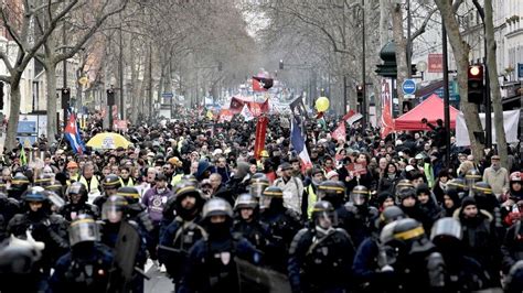 France protests: PM offers pension compromise in bid to end strike ...