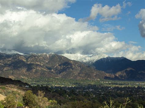 7 Best Scenic Drives in Los Angeles, From the Mountains to the Beach