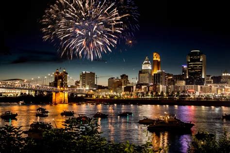 Cincinnati fireworks Stock Photos, Royalty Free Cincinnati fireworks Images | Depositphotos