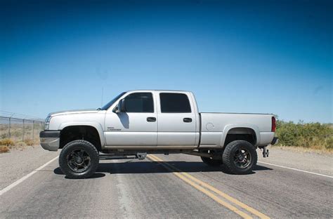 2005 CHEVY SILVERADO 2500HD 4X4 LIFT AND SUSPENSION UPGRADES | Street Trucks