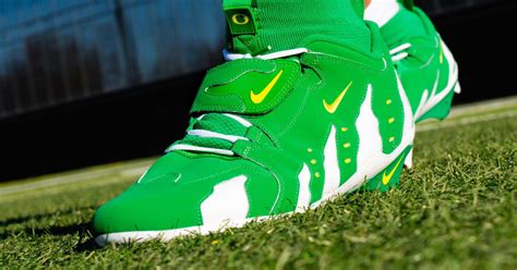 Oregon Ducks Wearing Deion's Nike Cleats in Pac-12 Championship ...