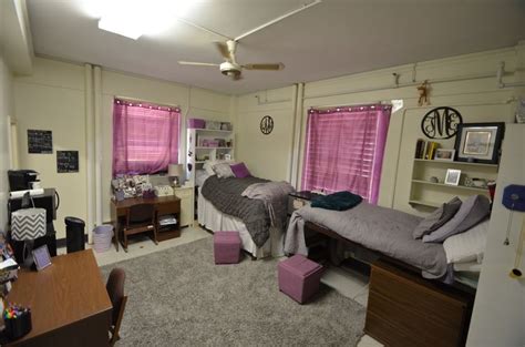 The two-student rooms in Highland hall are spacious with suite-style bathrooms. #LSU | Pinterest ...