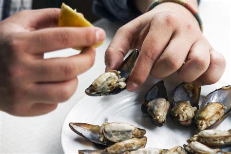 Shellfish allergy symptoms: How long they last and treatments