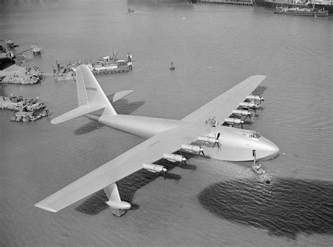 howard-hughes-and-his-flying-boat - Inventions: Transportation Pictures ...