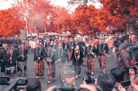 Mengenal Tradisi Suku Jawa, Salah Satunya Sekaten - Adjar