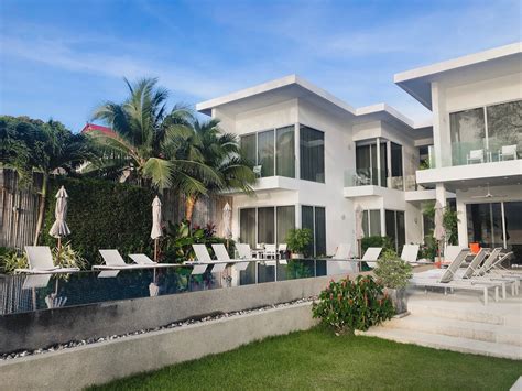 Phuket Visuals | A Gorgeous Villa, Beach, & Boat Trip