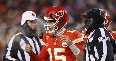 Patrick Mahomes' Shattered Helmet in Chiefs' Win vs. Dolphins Under NFL ...