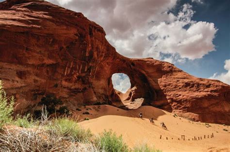 Monument Valley Navajo Tribal Park (Facts & Visitor Guide)