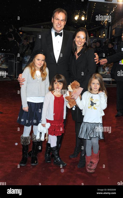 PETER JONES & FAMILY THE CHRONICLES OF NARNIA - THE VOYAGE OF THE DAWN TREADER FILM PREMIERE ...