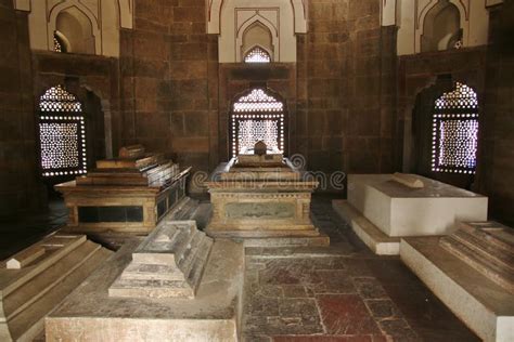 Inside Humayuns Tomb With Marble Tomb Editorial Photography - Image of indian, famous: 75390222