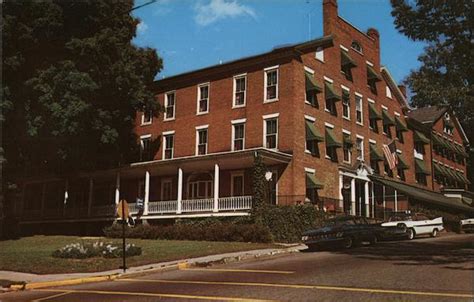 Middlebury Inn, Vermont's Finest Colonial Inn Frank L. Forward Postcard