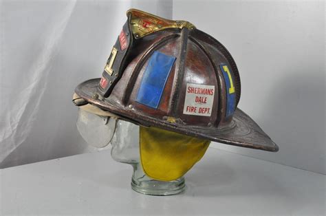 Cairns Fire Helmet Shield Builder