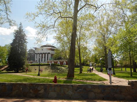 Students Enjoying Summer at UVA