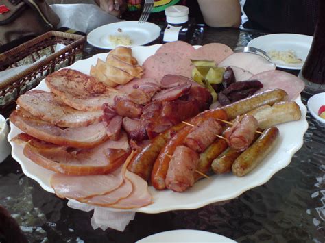 File:German hams, sausages and other cured meats - 20070721.jpg - Wikimedia Commons