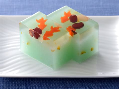 Japanese traditional sweets depicting swimming goldfish in a cooling summer scene are too pretty ...