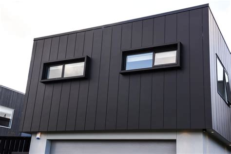 Vertical Stria™ Cladding for Contemporary Home | James Hardie