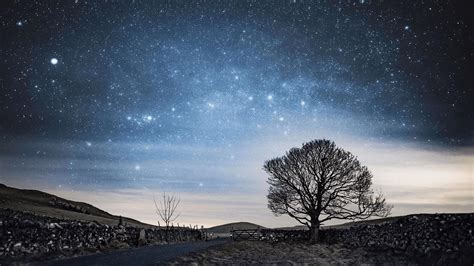 马勒姆的夜空，英国北约克郡 (Stephen Dinsdale/Alamy Stock Photo) - 路饭网