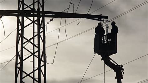 Lights back on after blackout hit more than 2,000 across GTA | CBC News