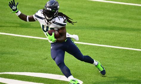 WATCH: Alex Collins’ 13-yard TD in Seahawks’ opening drive Week 10