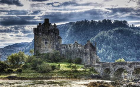 Download Eilean Donan Castle, Scotland Wallpaper | Wallpapers.com