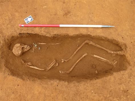 Massive Anglo-Saxon cemetery and treasure unearthed in England | Live Science