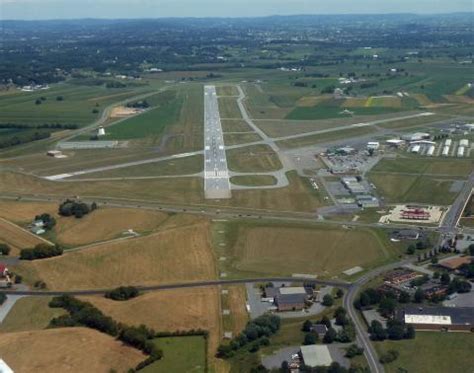 runway 08 at Lancaster, PA KLNS | SkyVector