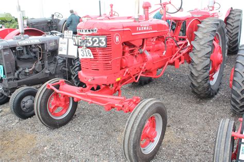 Farmall H - Tractor & Construction Plant Wiki - The classic vehicle and ...