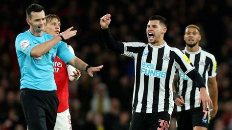 Arsenal 0-0 Newcastle: Gunners eight points clear after goalless ...