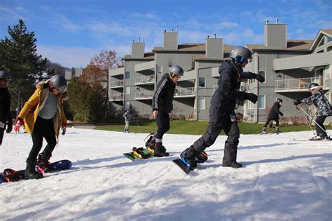 BLUE MOUNTAIN SNOWBOARDING - 1 DAY TOUR FOR BEGINNERS