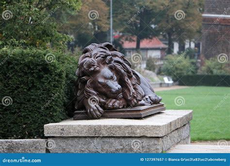 Statue of a sleeping lion stock image. Image of handicraft - 127397657