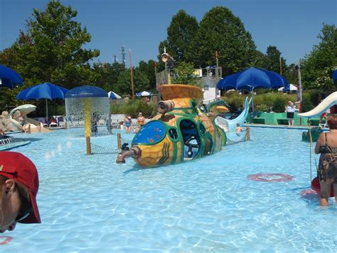 Notes from a Mom in Chapel Hill (A Guide): Wet 'n Wild Emerald Pointe