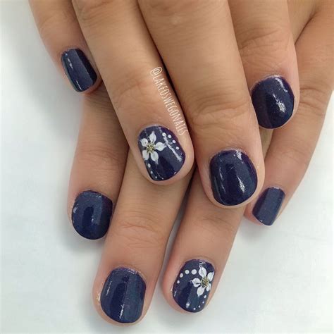 navy blue nails, flower nail art Blue Gel Nails, Dark Blue Nails, Navy Nails, Acrylic Nails ...